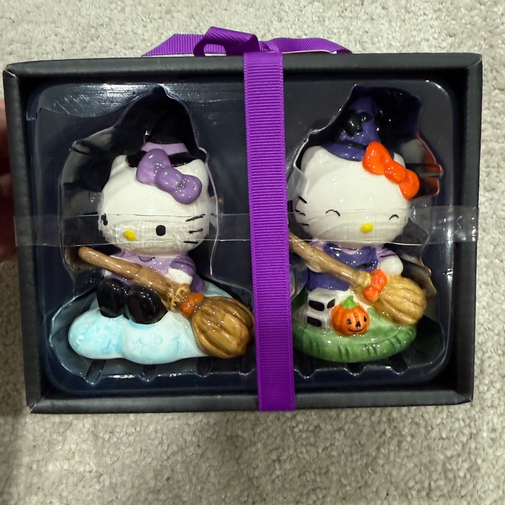 Hello Kitty Halloween Salt & Pepper Shakers / Hello Kitty Halloween